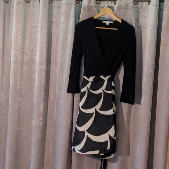 DIANE VON FURSTENBURG wrap dress- size 8 - Picture 1 of 6